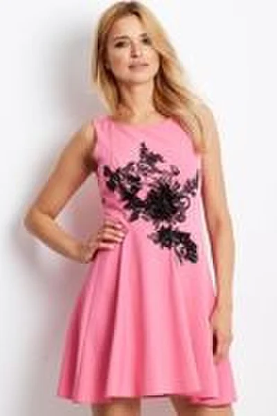 Dámské šaty s růžovou nášivkou FPrice