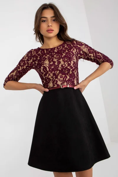 Elegantní černé šaty s vínovou krajkou Lakerta