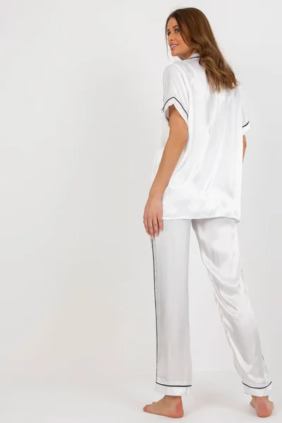 Bílé saténové kalhotové pyžamo s černými proužky FPrice