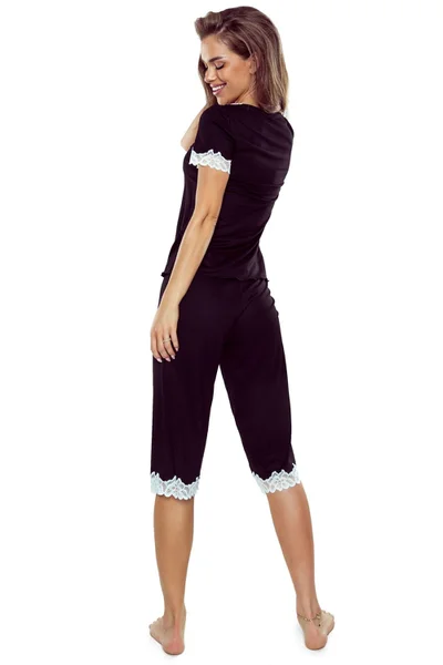 Černé dámské pyžamo zdobené bílou krajkou Eldar