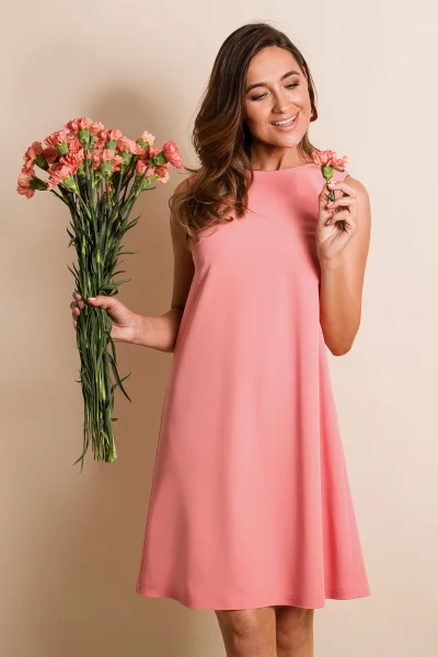 Lososově růžové dámské šaty s výstřihem na zádech Figl