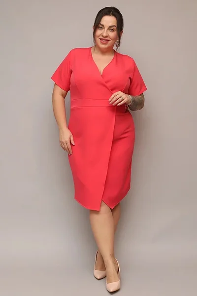 Korálové dámské pouzdrové šaty plus size Moon