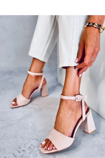 Světle růžové dámské semišové sandály na podpatku Inello