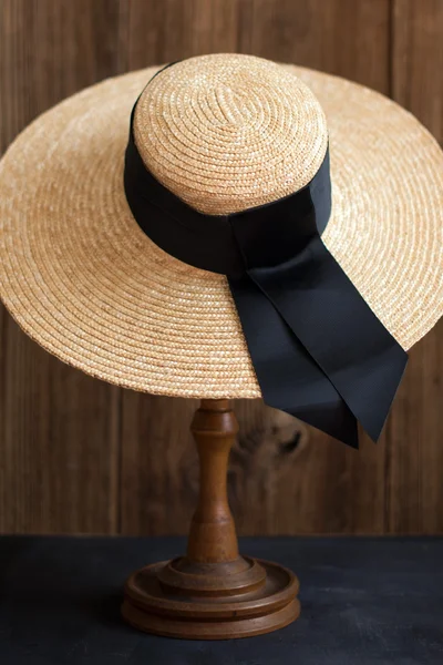 Dámský slaměný klobouk s černou stuhou Art of polo