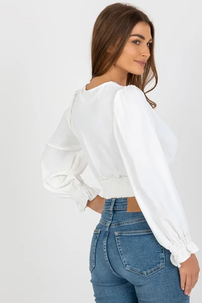 Dámský bílý crop top s náplety FPrice