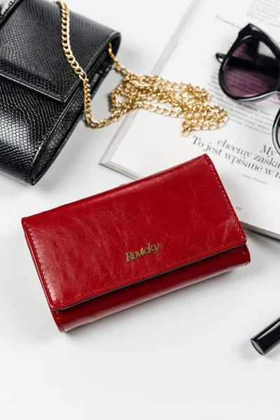 Prostorná červená dámská peněženka FPrice