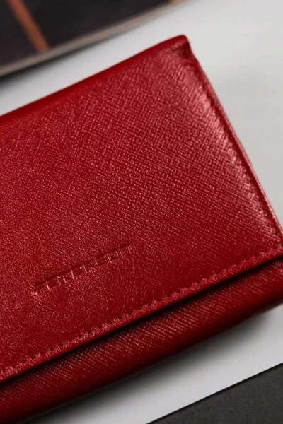 Červená dámská peněženka z kůže FPrice