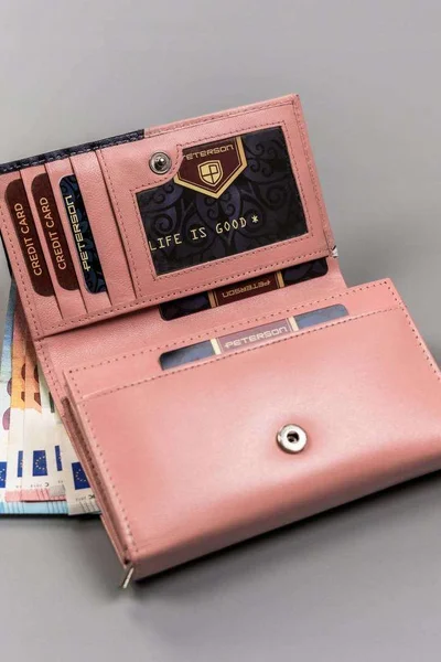 Dámská podélná peněženka ve světle růžové barvě FPrice