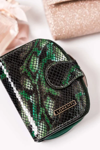 Zeleno-černá dámská peněženka s hadím vzorem FPrice