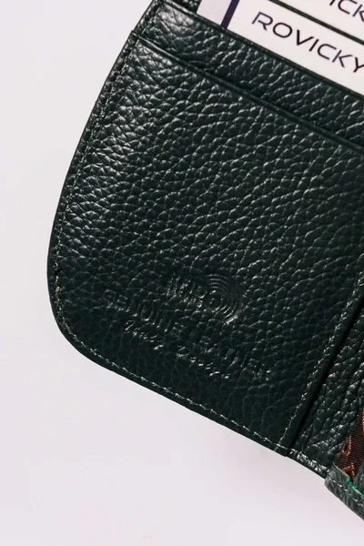 Zeleno-černá dámská peněženka s hadím vzorem FPrice