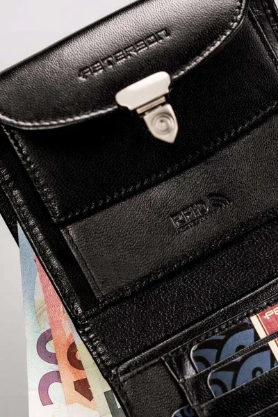 Černá dámské peněženka s barevnými pruhy FPrice