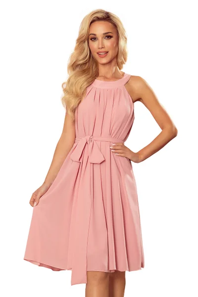 ALIZEE - dámské šifonové dámské šaty v pudrově růžové barvě s vázáním FX843 Numoco
