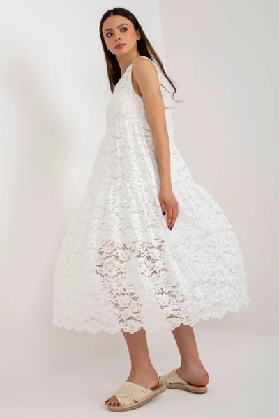Bílé letní krajkové dámské šaty v midi délce Och Bella