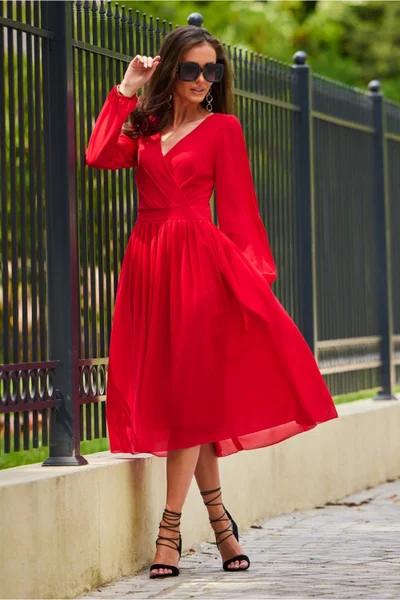 Rozevláté červené dámské šaty v midi délce Roco Fashion
