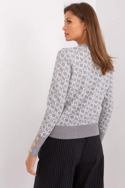 Světle šedý dámský pulovr s bílým vzorem
