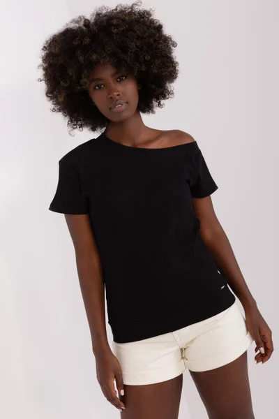 Dámské tričko v černé barvě s asymetrickým výstřihem RELEVANCE