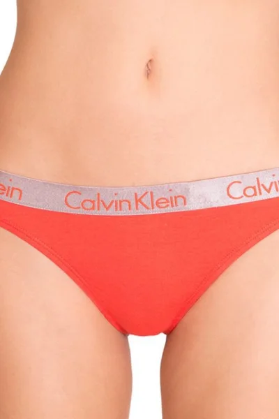 Příjemné dámské string kalhotky Calvin Klein 3ks