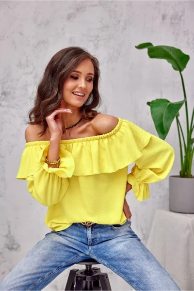 Žlutá dámská halenka s výrazným volánkem Roco Fashion španělský styl