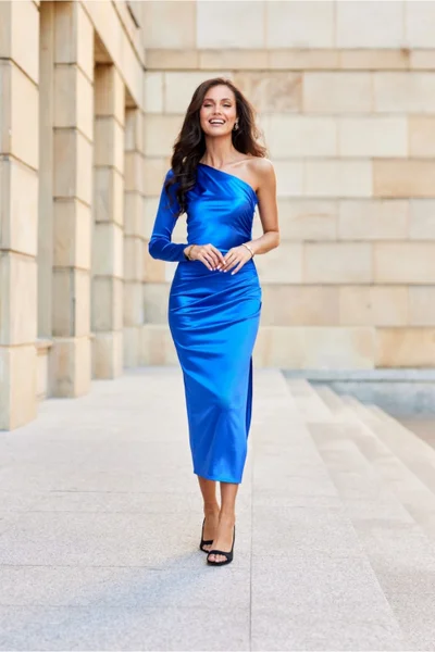 Elegantní modré saténové přiléhavé midi šaty Roco Fashion