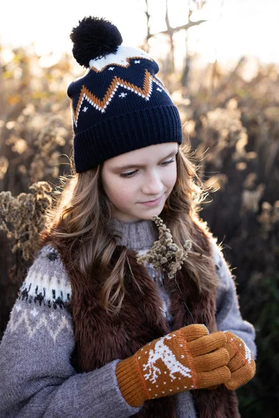 Unisex dětská čepice s bambulí Navy Blue Ginger