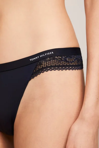 Černá dámská tanga s krajkou Tommy Hilfiger