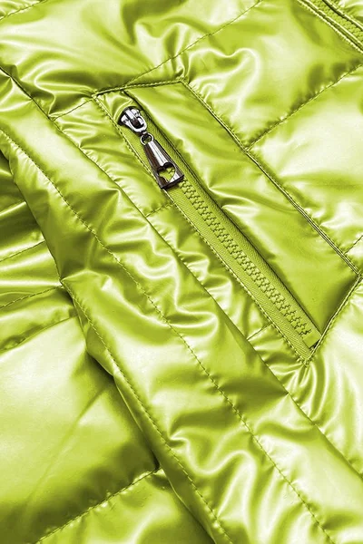 Lesklá prošívaná dámská bunda v limetkové barvě L870 6&8 Fashion (v barvě zielony)