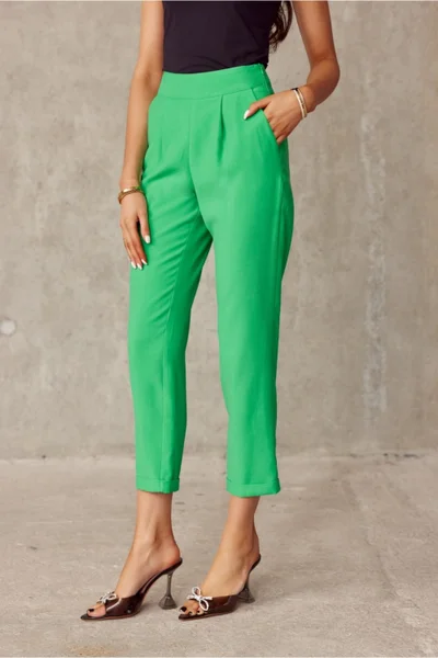 Elegantní 7/8 dámské zelené kalhoty rovný střih Roco Fashion