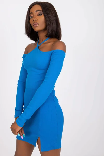 Přiléhavé dámské šaty s odhalenými rameny FPrice modré