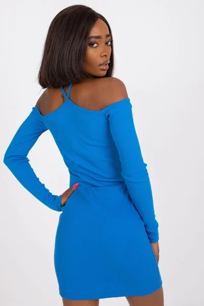 Přiléhavé dámské šaty s odhalenými rameny FPrice modré