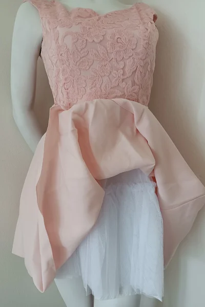 Světle růžové dámské společenské mini šaty s krajkovým živůtkem BICOTONE
