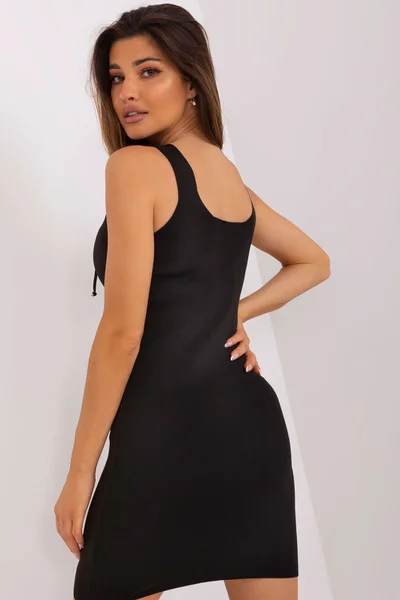 Přiléhavé dámské černé mini šaty se šněrováním FPrice