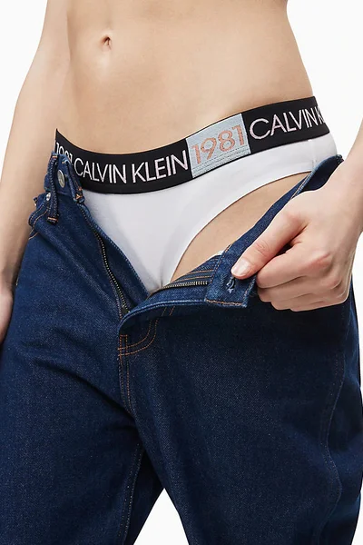 Bílé spodní kalhotky s gumou v pase Calvin Klein 5449