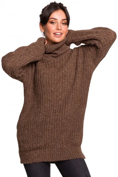 Pohodlný široký dámský hnědý svetr s rolákem BeWear