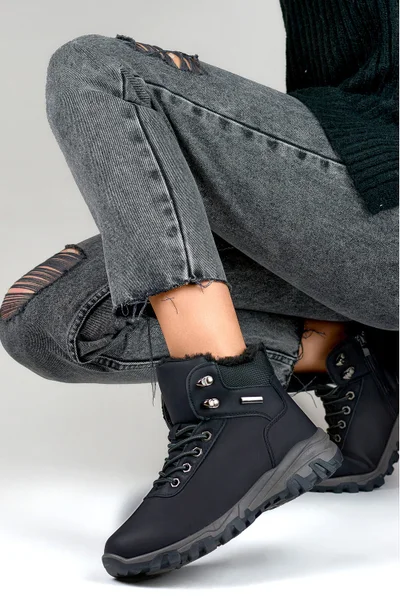 Černé dámské kotníčkové outdoorové boty Primo