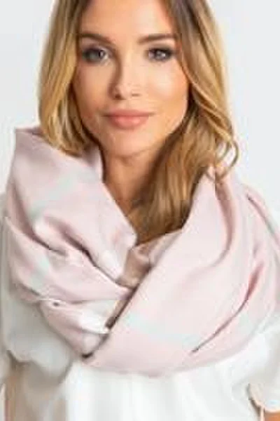 Světle růžový šátek s třásněmi FPrice