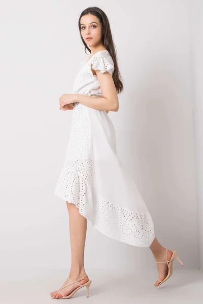 Bílé asymetrické šaty OCH BELLA
