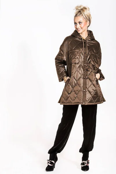 Prošívaná dámská oversize bunda s kapucí BA926 Ann Gissy