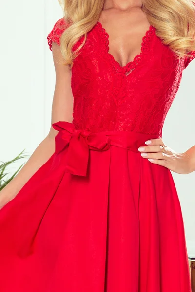 Červené dámské šaty s dekoltem a krajkou Numoco 242-4
