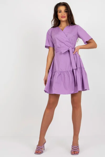 Lila dámské zavinovací mini šaty s volánkovou sukní FPrice