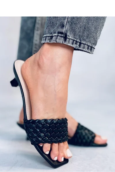 Dámské koženkové pantofle v černé barvě SEASTAR