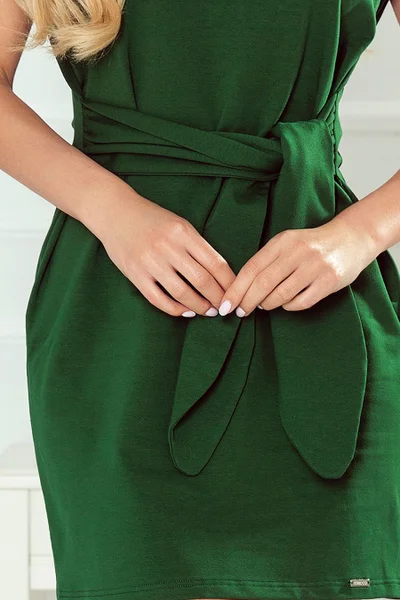 Zelené krátké šaty s lodičkovým výstřihem Numoco