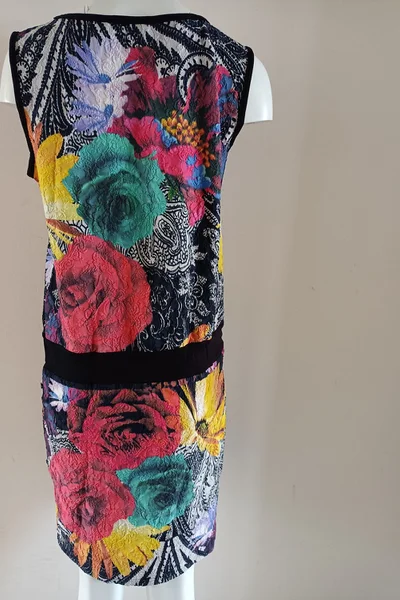 Letní vzorované barevné mini šaty bez rukávů Litex