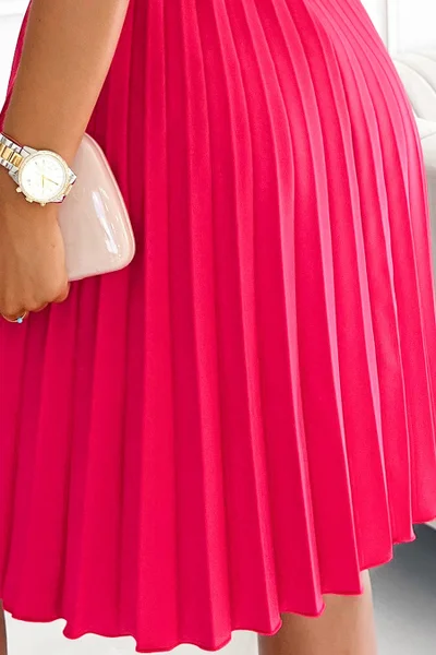 WENDY - Dámské plisované dámské šaty v malinové barvě s přeloženým obálkovým výstřihem LM5