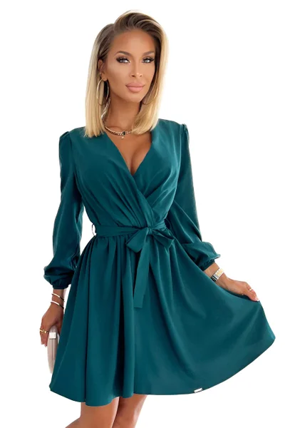 BINDY - Velmi žensky působící šaty v lahvově zelené barvě s dekoltem UC575 Numoco