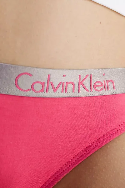 Růžové dámské kalhotky se stříbrným pasem Calvin Klein