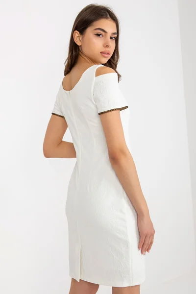 Lehké bílé šaty ke kolenům s krátkým rukávem FPrice