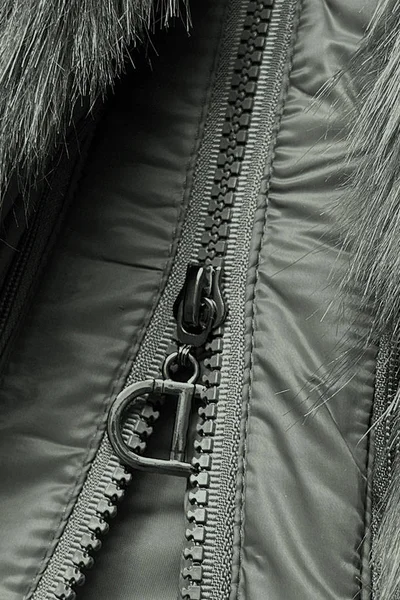 Khaki dlouhá prošívaná zimní bunda s kožíškem GDL - GOODLOOKIN