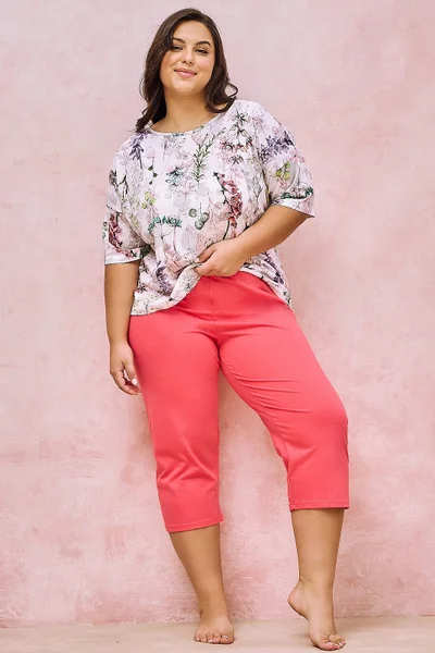 Plus size dámské pyžamo bílé s květy a capri kalhotami Taro