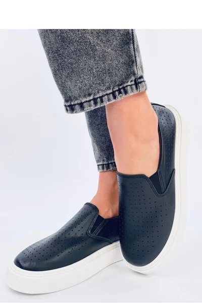 Černé dámské nazouvací slip-on boty Inello