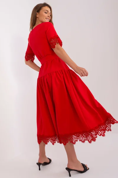 Červené zdobené midi šaty s áčkovou sukní FPrice